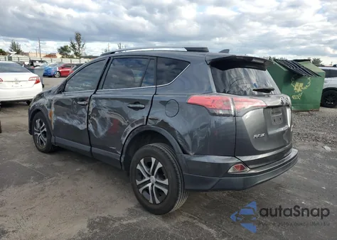 2017 Toyota Rav4 Le z USA, uszkodzony, nr VIN JTMZFREV3HD107921
